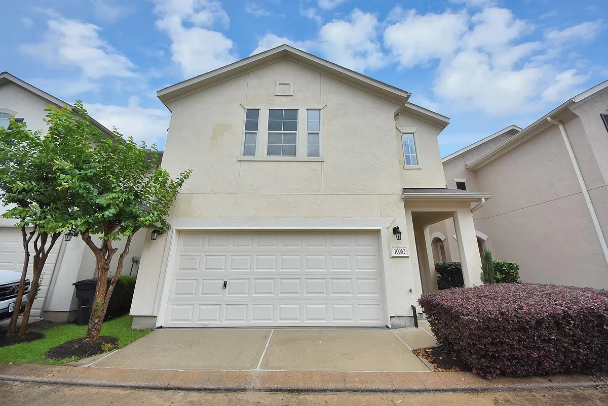 Building Photo - 10062 Hillside Bayou Dr