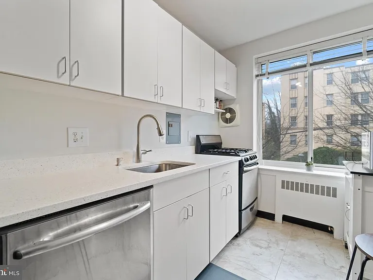 4100 W St NW #410 — Photo 5