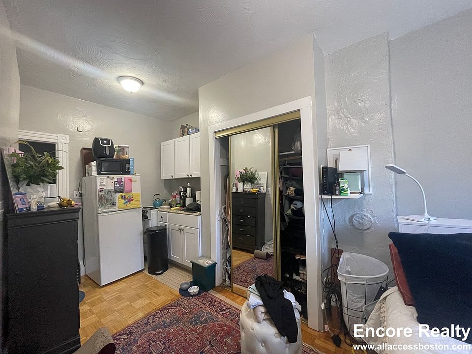 2nd image of 40 Anderson St #13RR