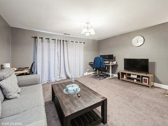 4th image of 625 Derry Ct APT 1B