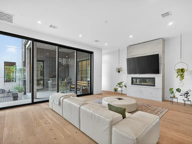 6143 Hurst St — Photo 19