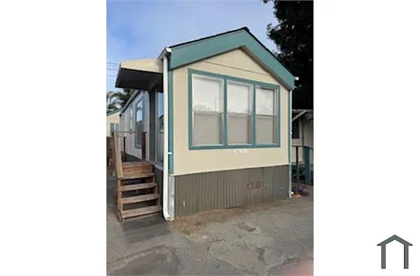 Building Photo - 3400 Portola Dr #9