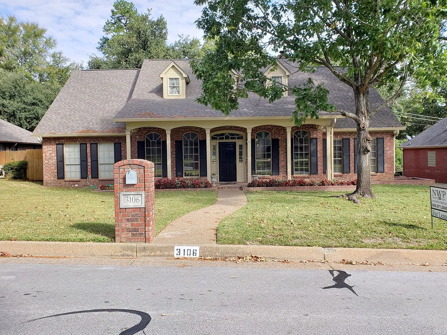 3106 Lake Forest Dr. — Photo 2
