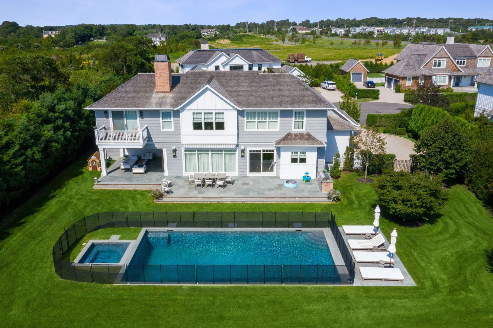  SIMILAR HOME