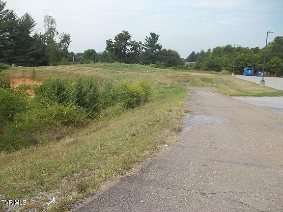 4th image of Par 16 Silver Lake Rd