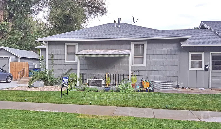 222 1/2 S Loomis Ave — Photo 1