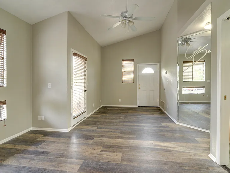 519 W 13th St — Photo 11