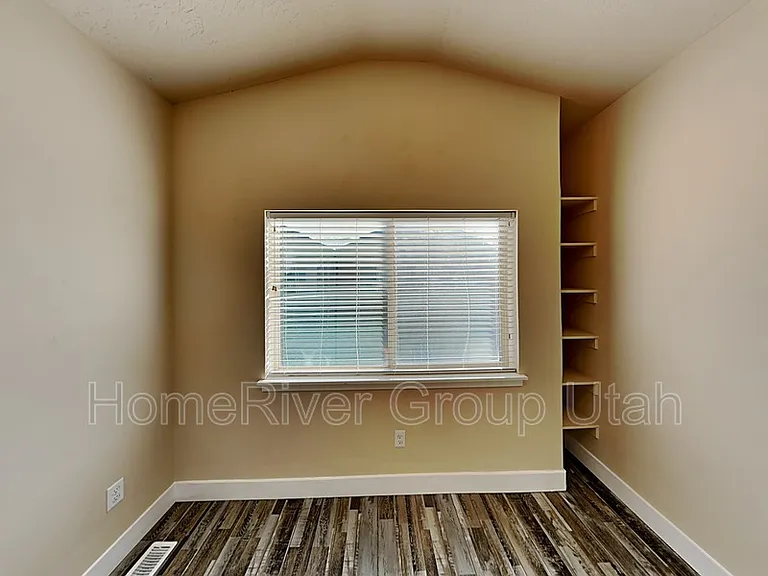 130 W Canley Vale Ln — Photo 11