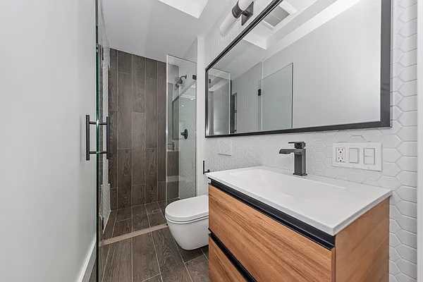 Rented by Nooklyn NYC LLC | media 27