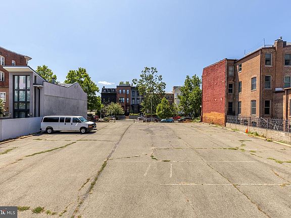 4th image of 1323 10th St NW
