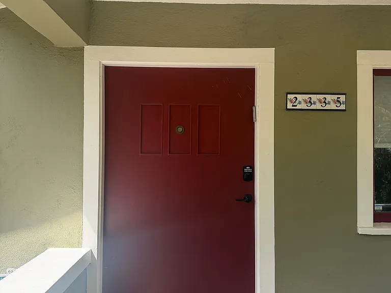 2335 Chapala St — Photo 32