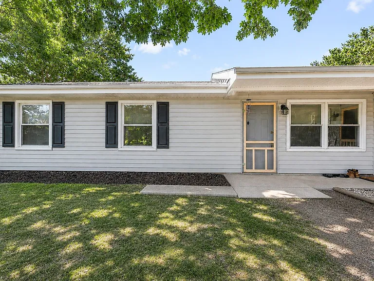 107 Cardinal Acres Dr — Photo 2