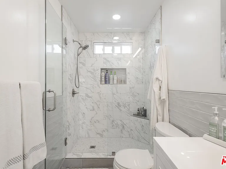 937 S Tremaine Ave — Photo 20