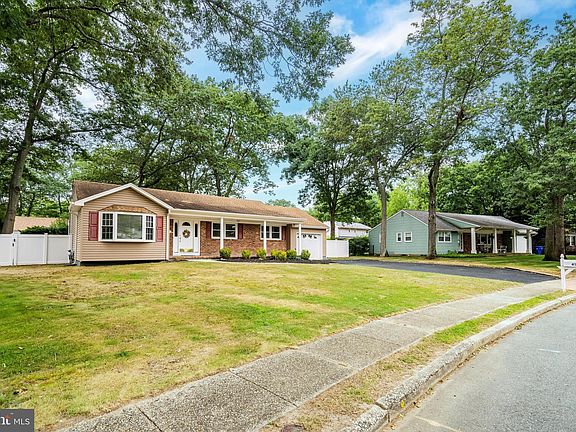3rd image of 45 Woodridge Ave