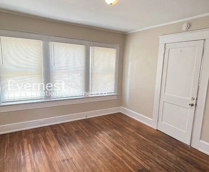 1119 Graymont Ave W — Photo 10