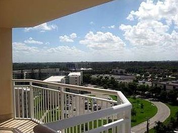 2nd image of 18011 Biscayne Blvd APT 1404