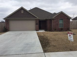 820 Fontana St, Centerton, AR 72719