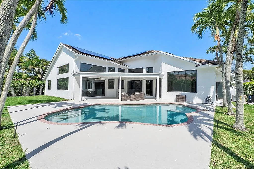 5 bed, 3970 sqft, $11,500 — Photo 1
