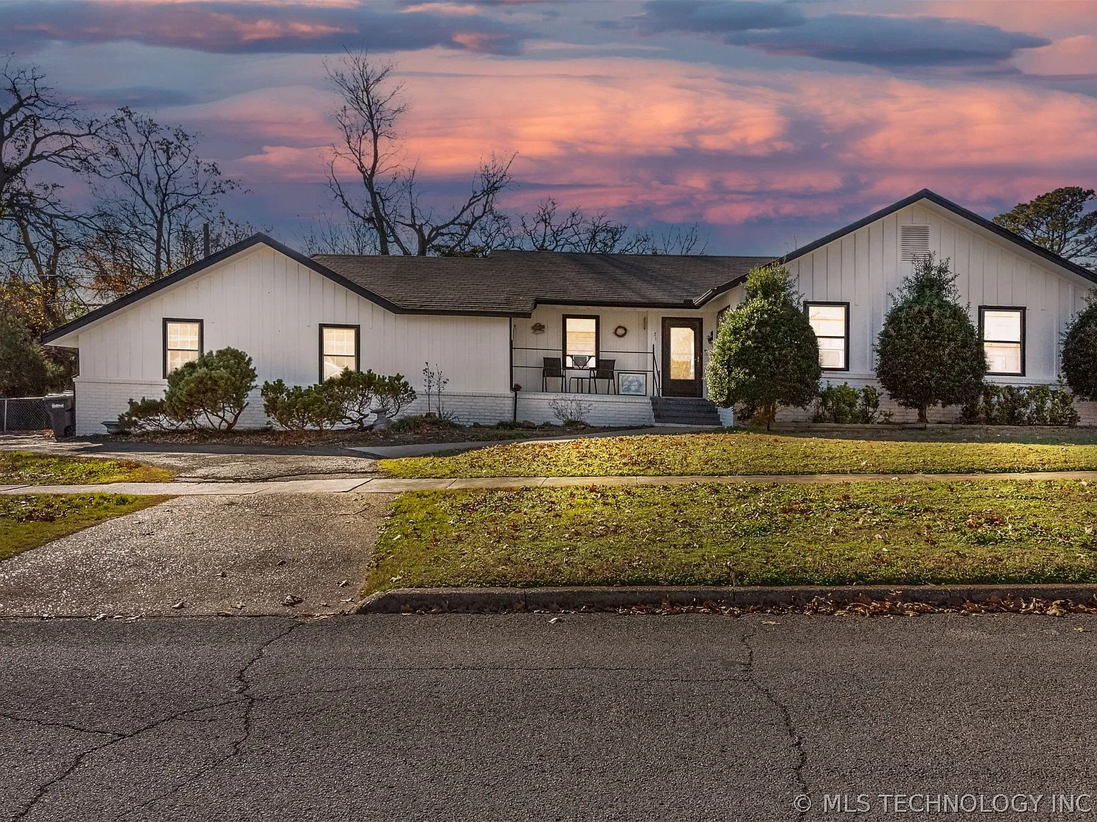 3 bed, 2.0 bath, 1812 sqft, $1,800 — Photo 2