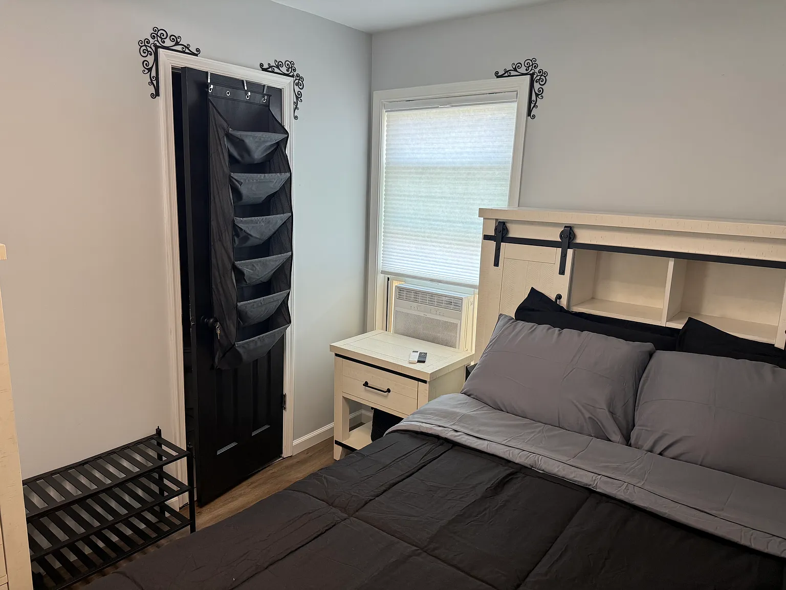 Modern Detached (ADU) Efficiency Apartment — Photo 4