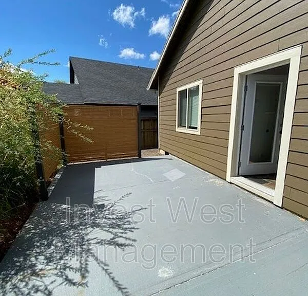 1801 NE 16th Way — Photo 9
