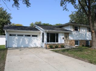 604 W Lake Manor Dr, Addison, IL 60101