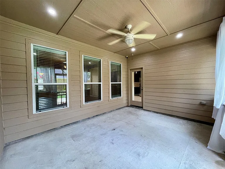 2035 Borthwick Ln — Photo 38
