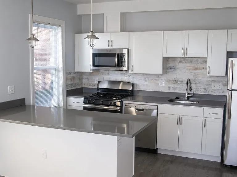 11 - 17 Beach Road Apartments — Photo 20