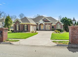 130 Skyview Dr, Lenoir City, TN 37772
