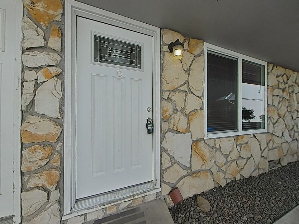 1st image of 136-140 NE Conifer Blvd #6