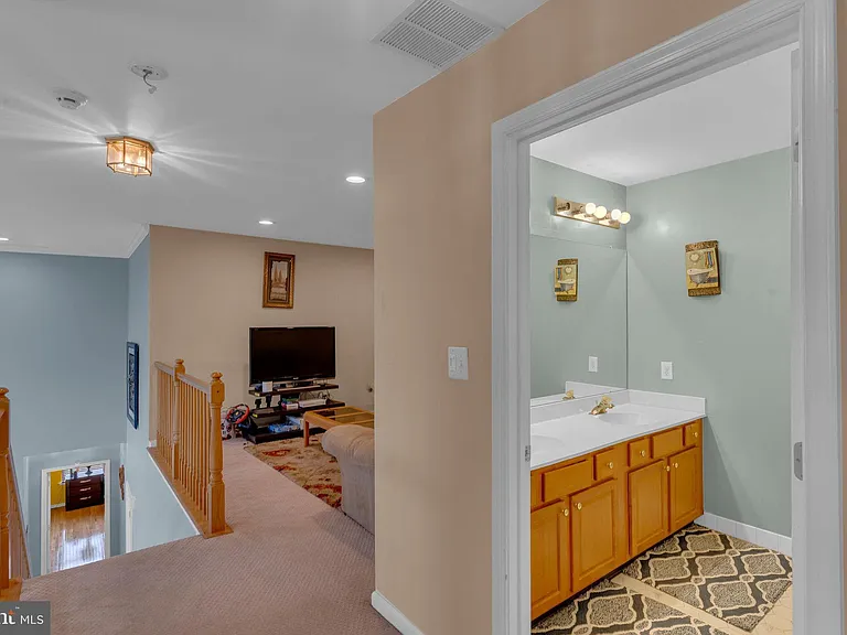 16 Cardiff Ct — Photo 22