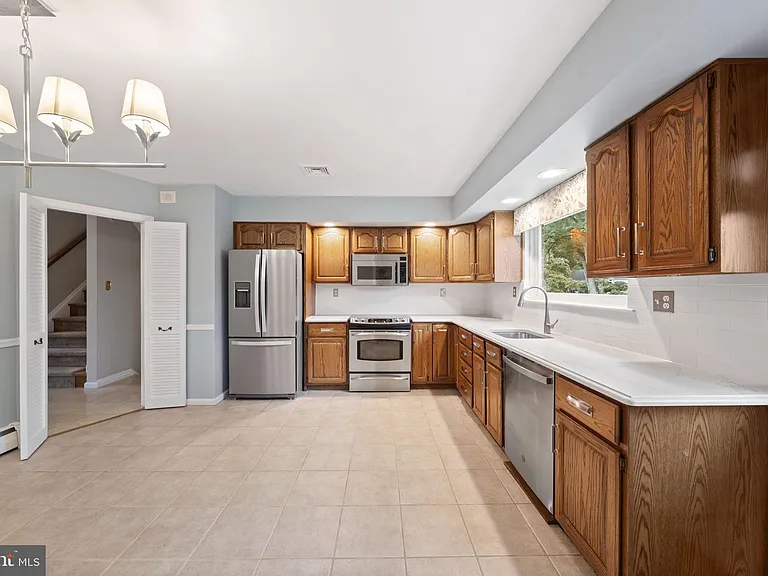 1026 Waltham Rd — Photo 4