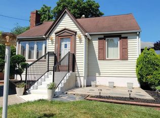 19 Hill St, Mount Ephraim, NJ 08059