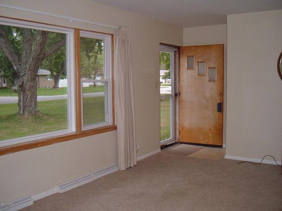 3rd image of 710 Clemens Ave