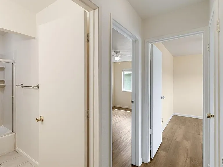 1064 Mohr Ln #C — Photo 18