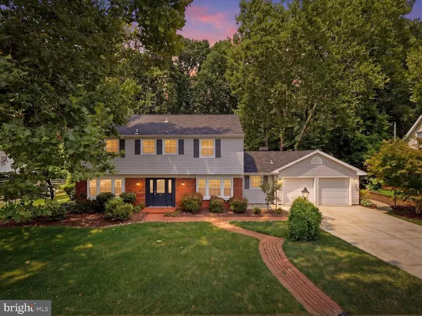 12830 Mount Royal Ln, Fairfax, VA 22033