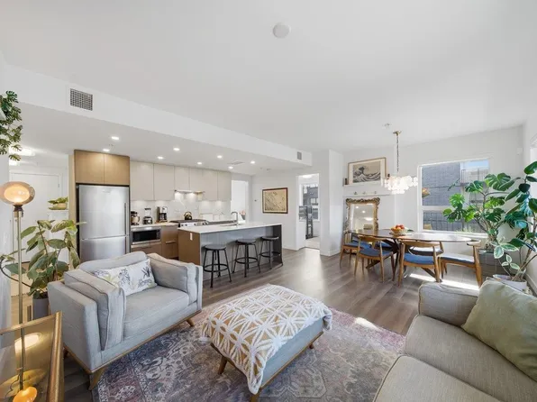 645 Como Lake Ave #303, Coquitlam, BC V3J 0N9