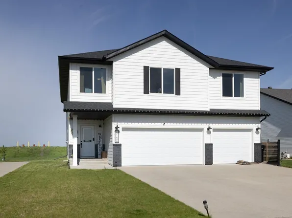 1150 Albert Ct W, West Fargo, ND 58078