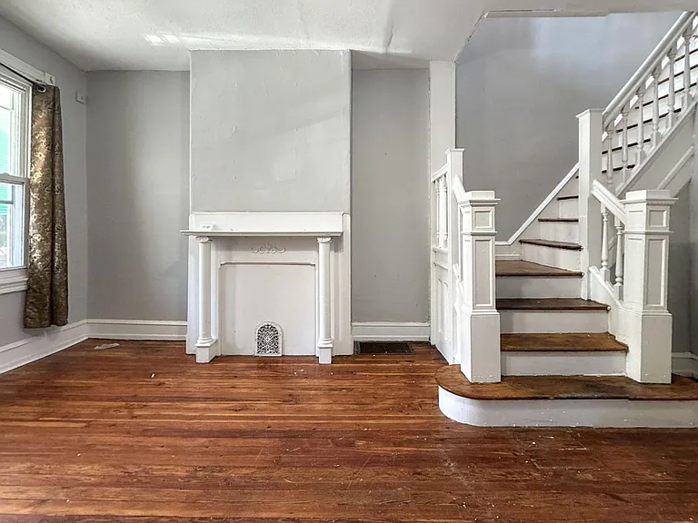 1249 N Alden St — Photo 17
