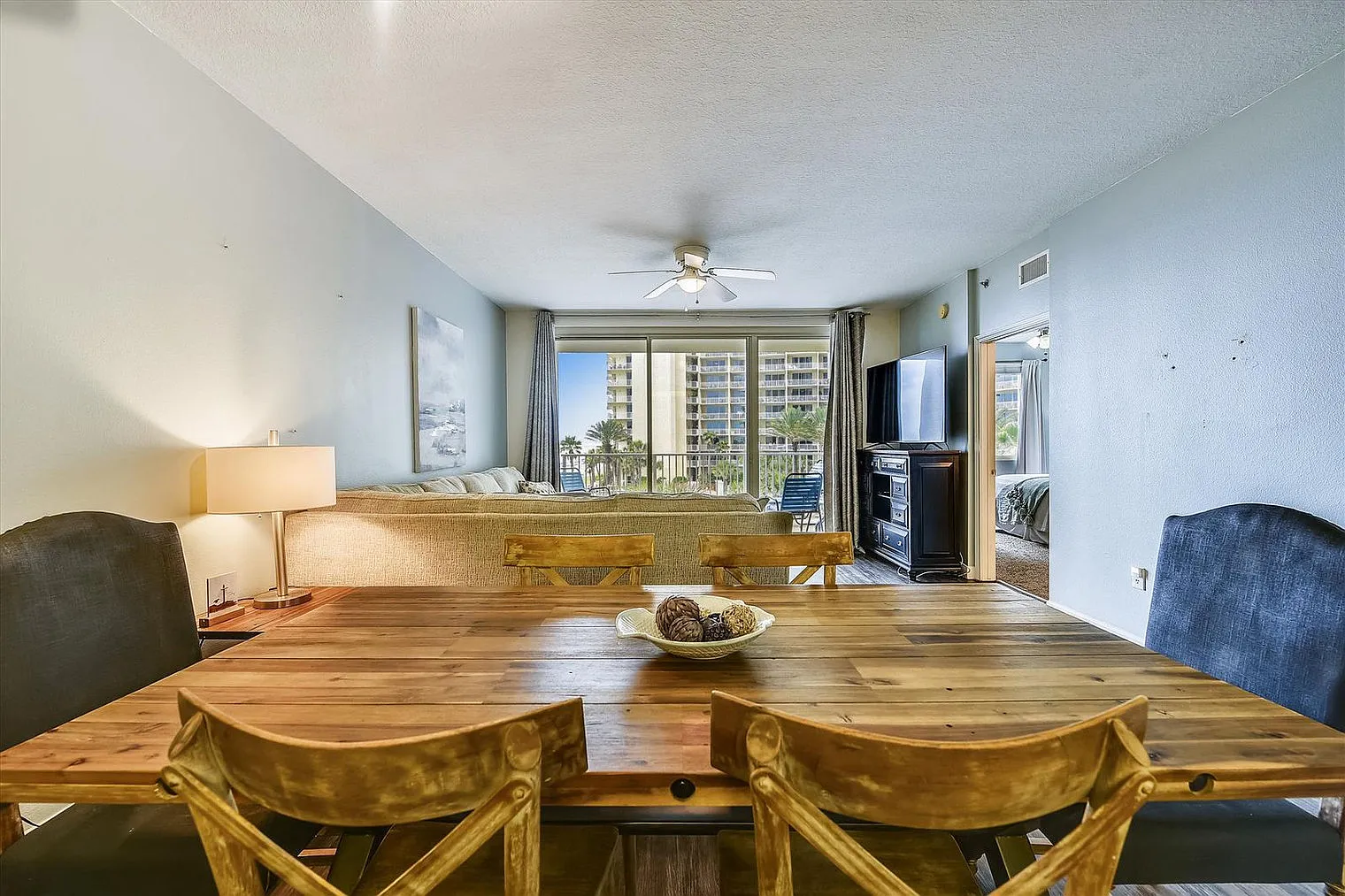 3 bed, 3.0 bath, 1528 sqft, $5,341 — Photo 4