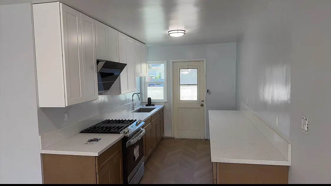2 bed, 900 sqft, $2,800 — Photo 2
