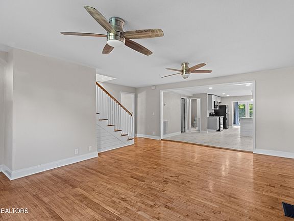 4th image of 1924 Sunny Ln