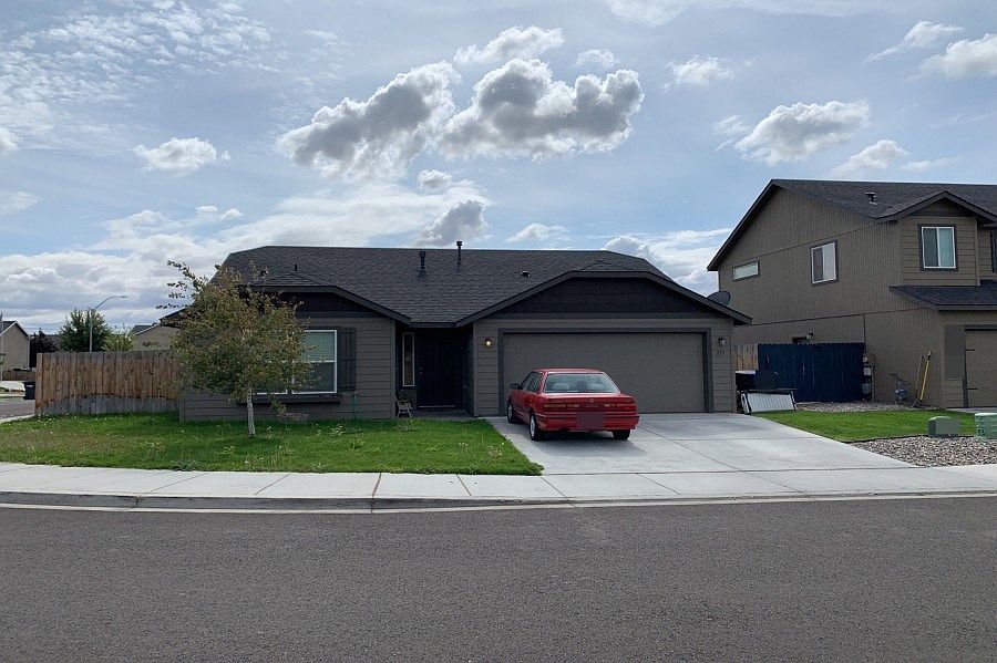 1st image of 221 Kokanee Dr