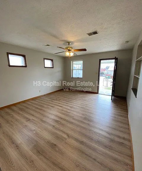 2011 Harris St #C — Photo 3