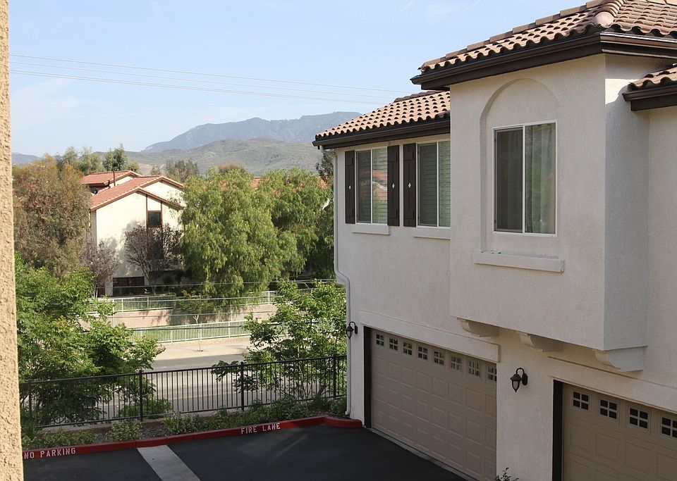 1st image of 27944 Avalon Dr