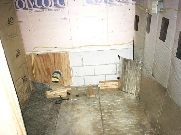 3rd image of 575 Parsons Ave