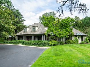 2736 Edgehill Rd, Ottawa Hills, OH 43615