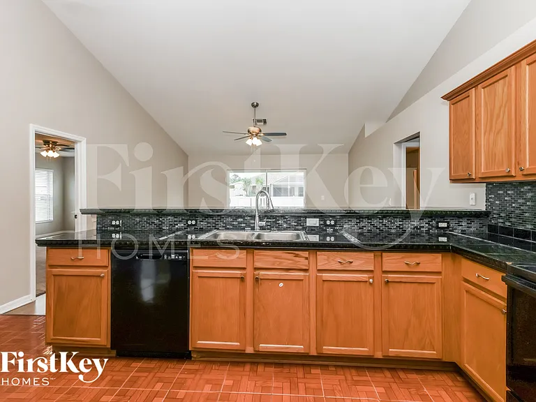 4105 NE 10th Ave — Photo 5
