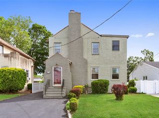 271 Bayview Ave, Merrick, NY 11566