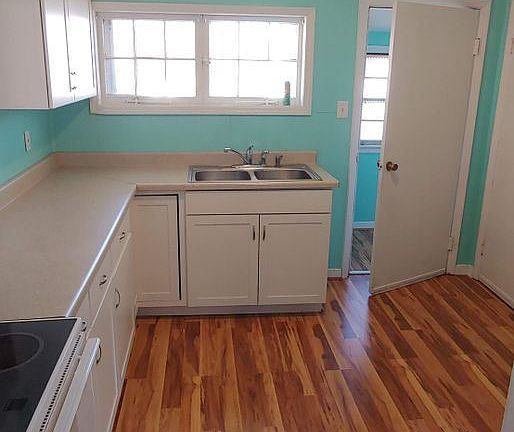 5th image of 107 E 31st St